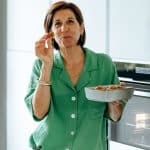 Sonia Beaume dans sa cuisine